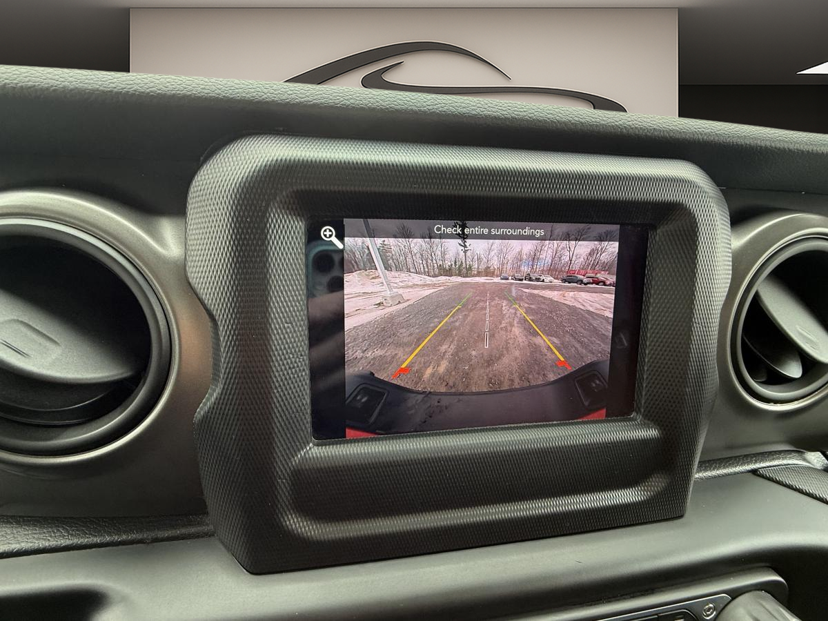 2022 Jeep Gladiator - Image 13