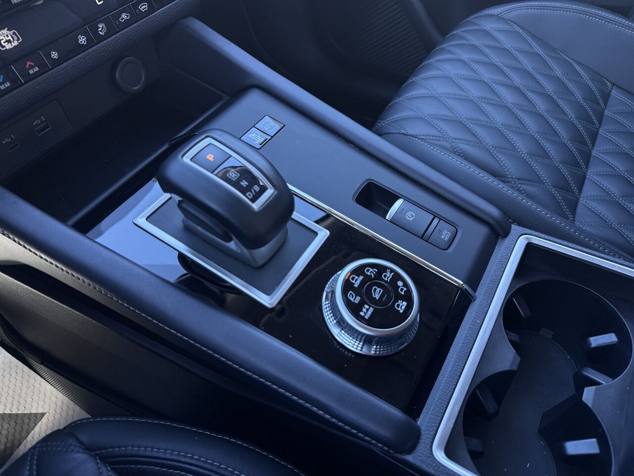 2023 Mitsubishi Outlander PHEV - Image 4