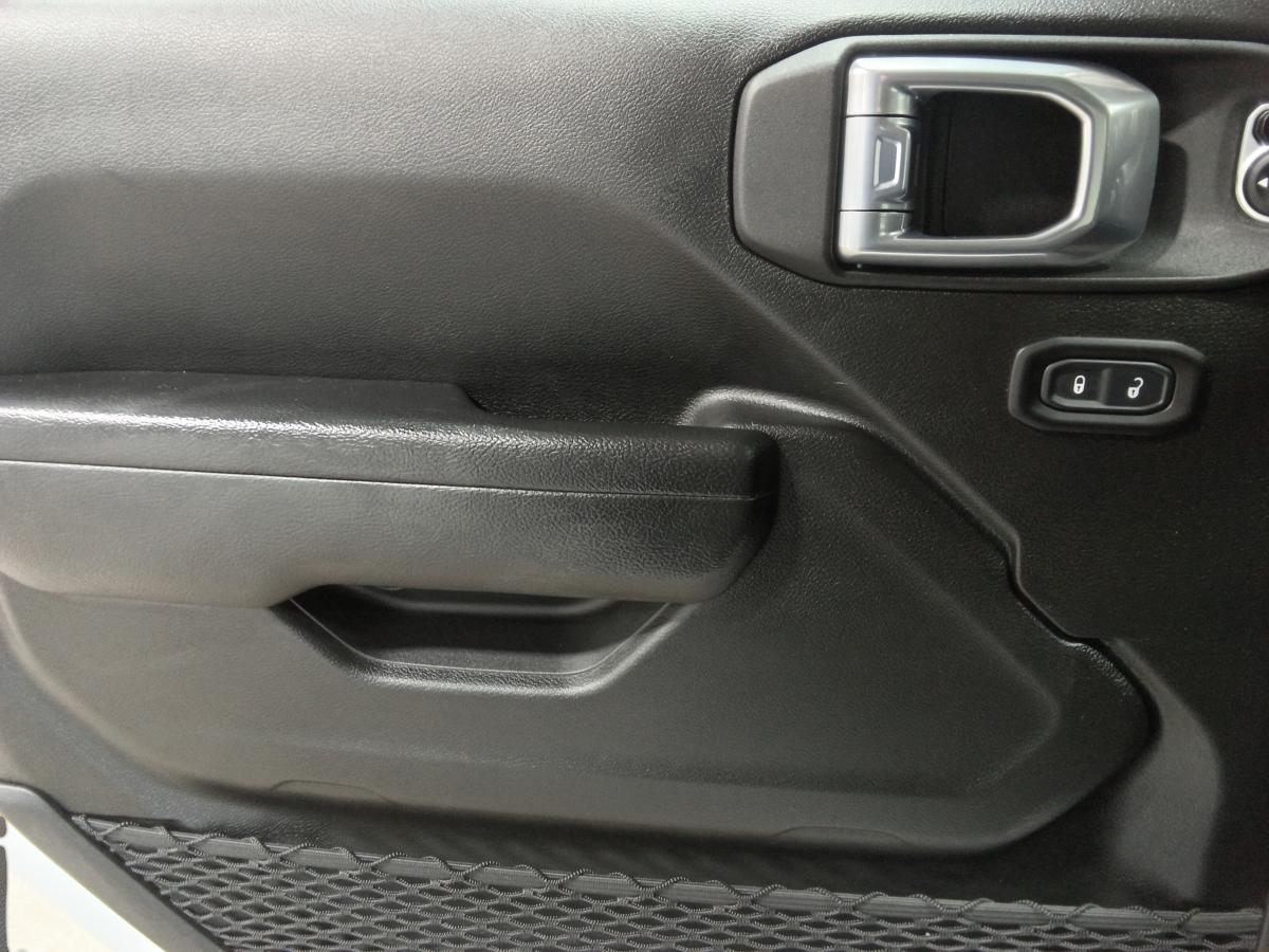 2022 Jeep Wrangler 4xe - Image 25