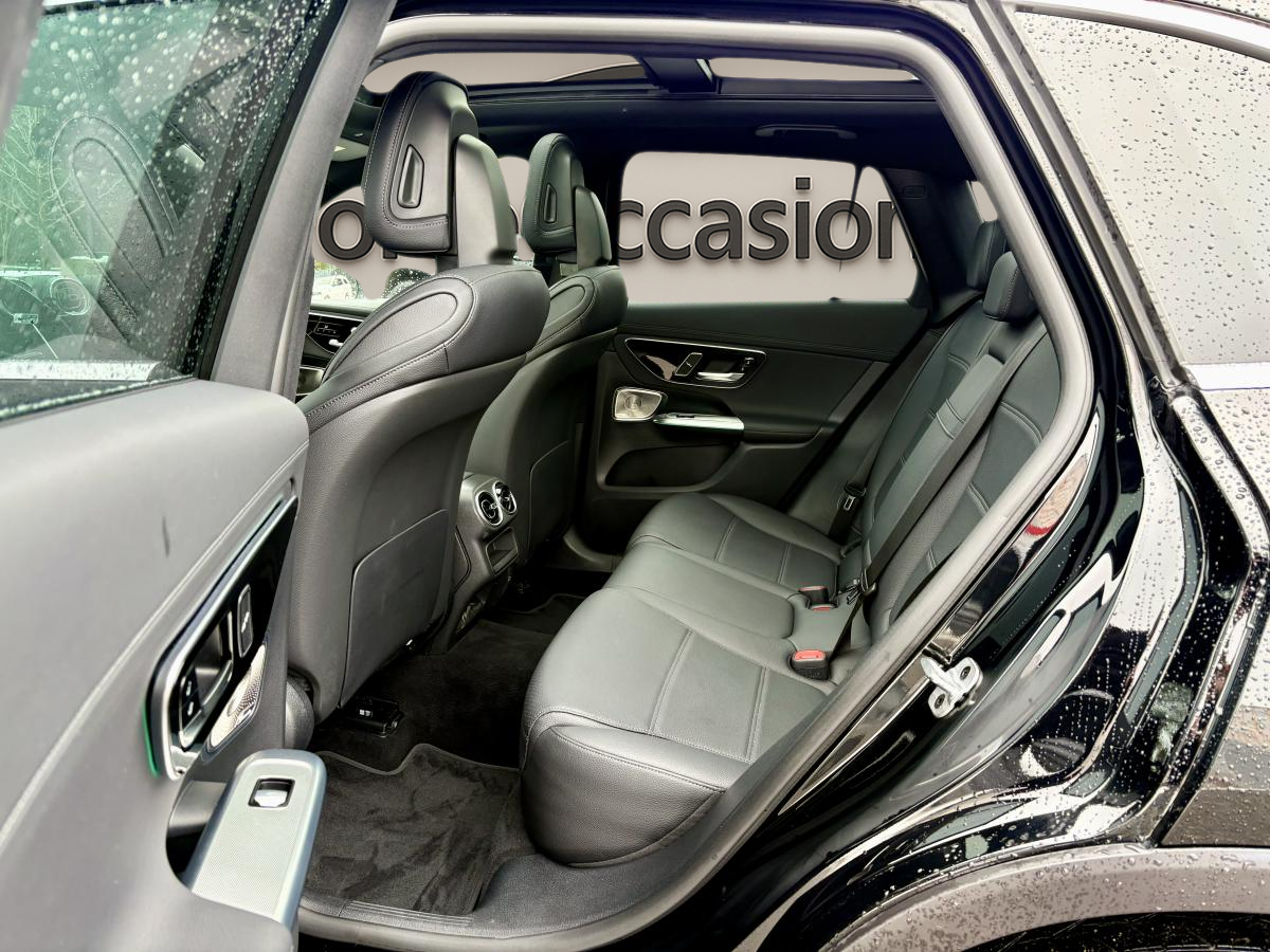 2025 Mercedes-Benz GLC 300 - Image 31