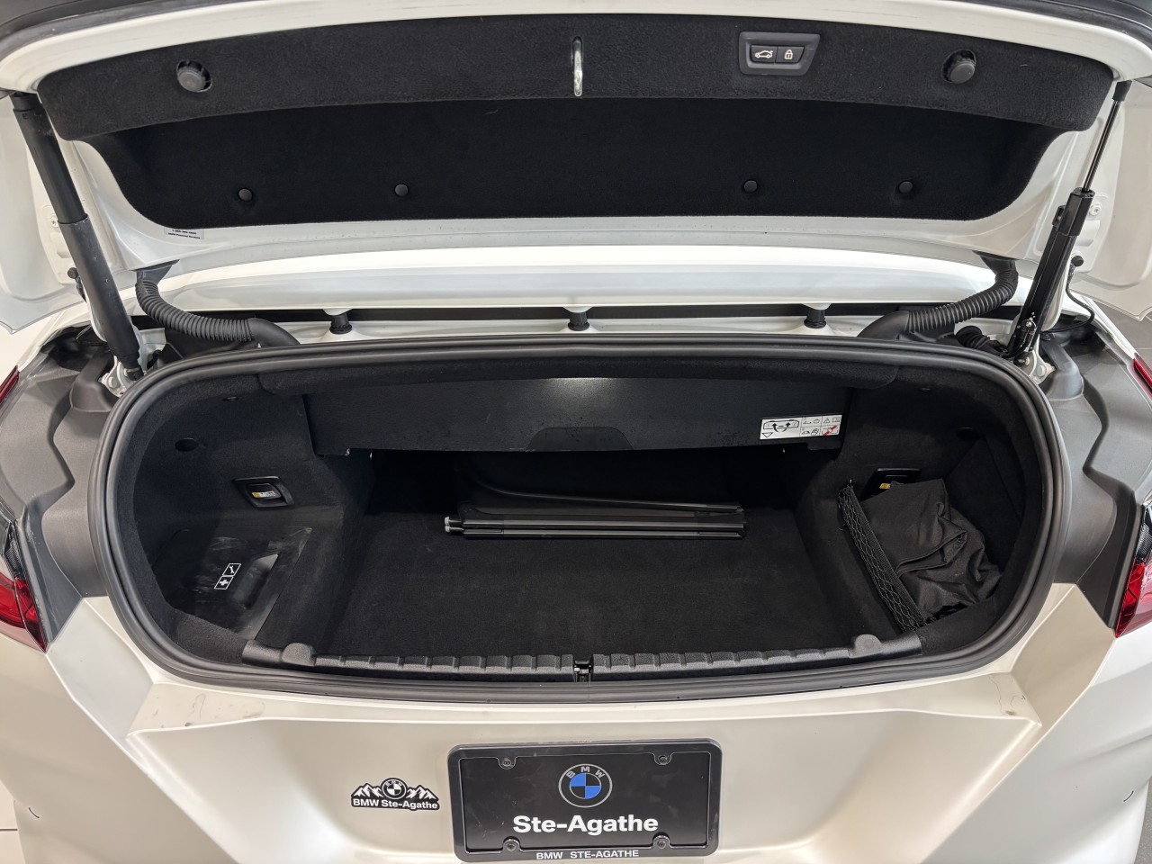 2023 BMW M8 - Image 30