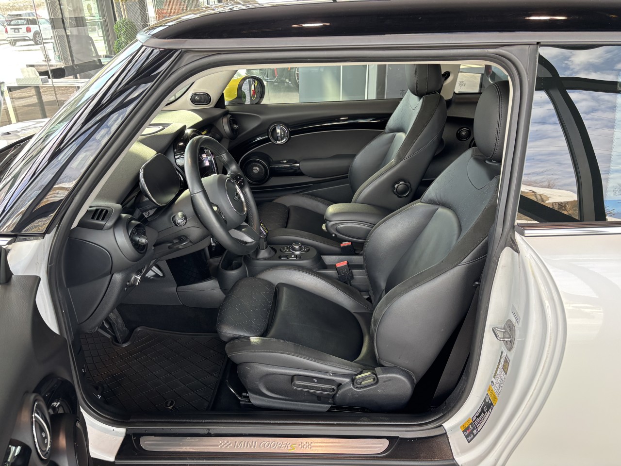 2023 Mini Cooper - Image 11