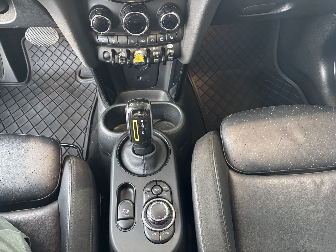 2023 Mini Cooper - Image 16