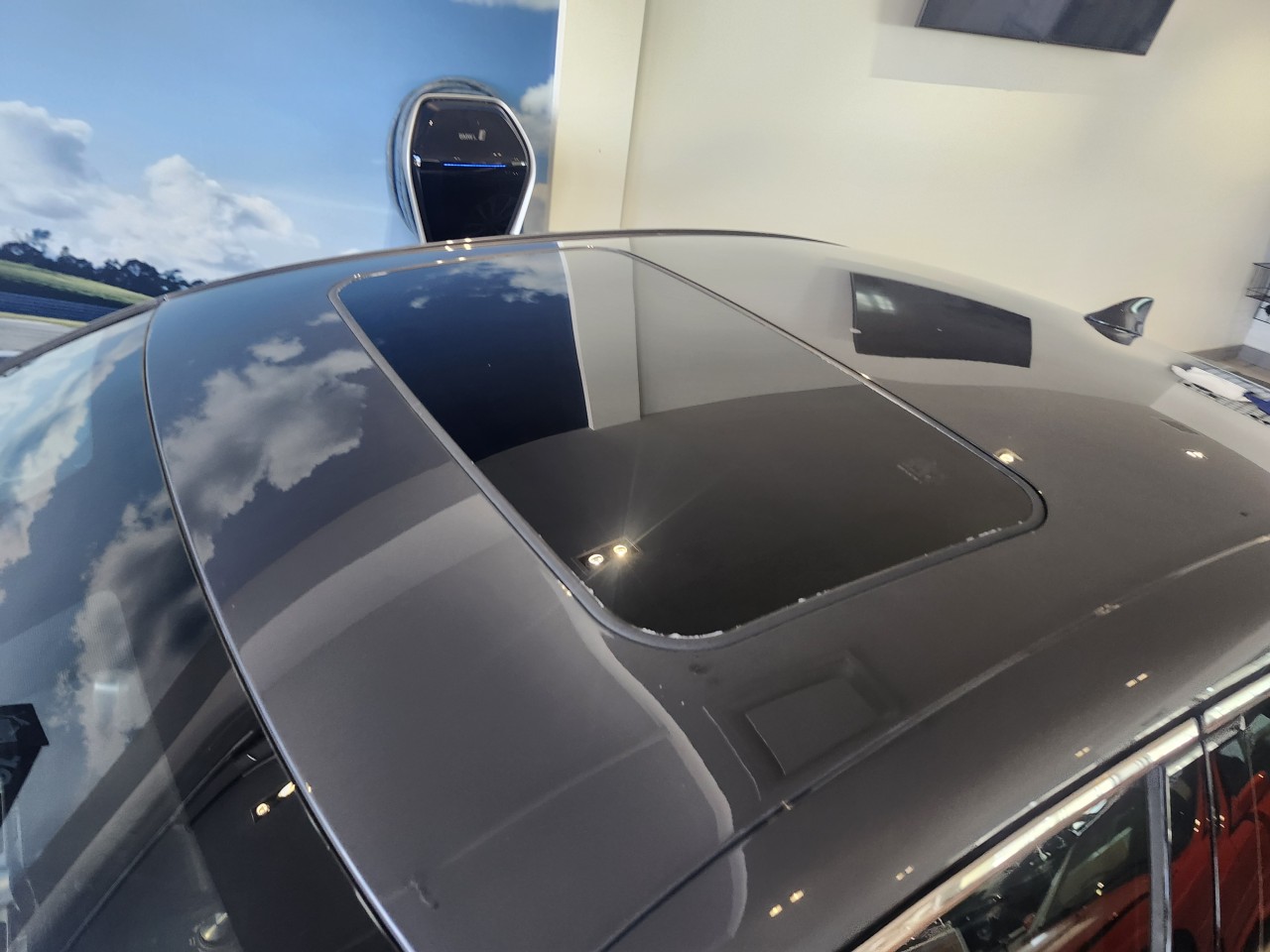 2022 Lexus IS - Image 11