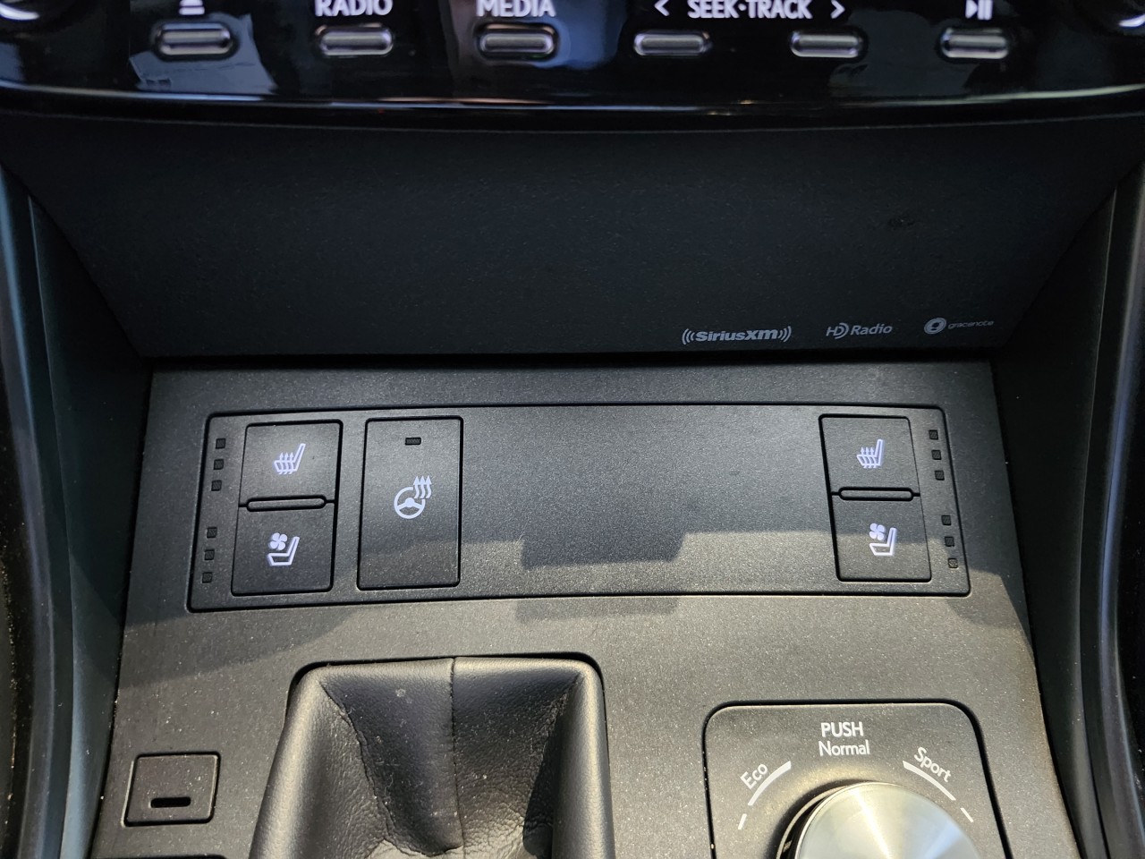 2022 Lexus IS - Image 22