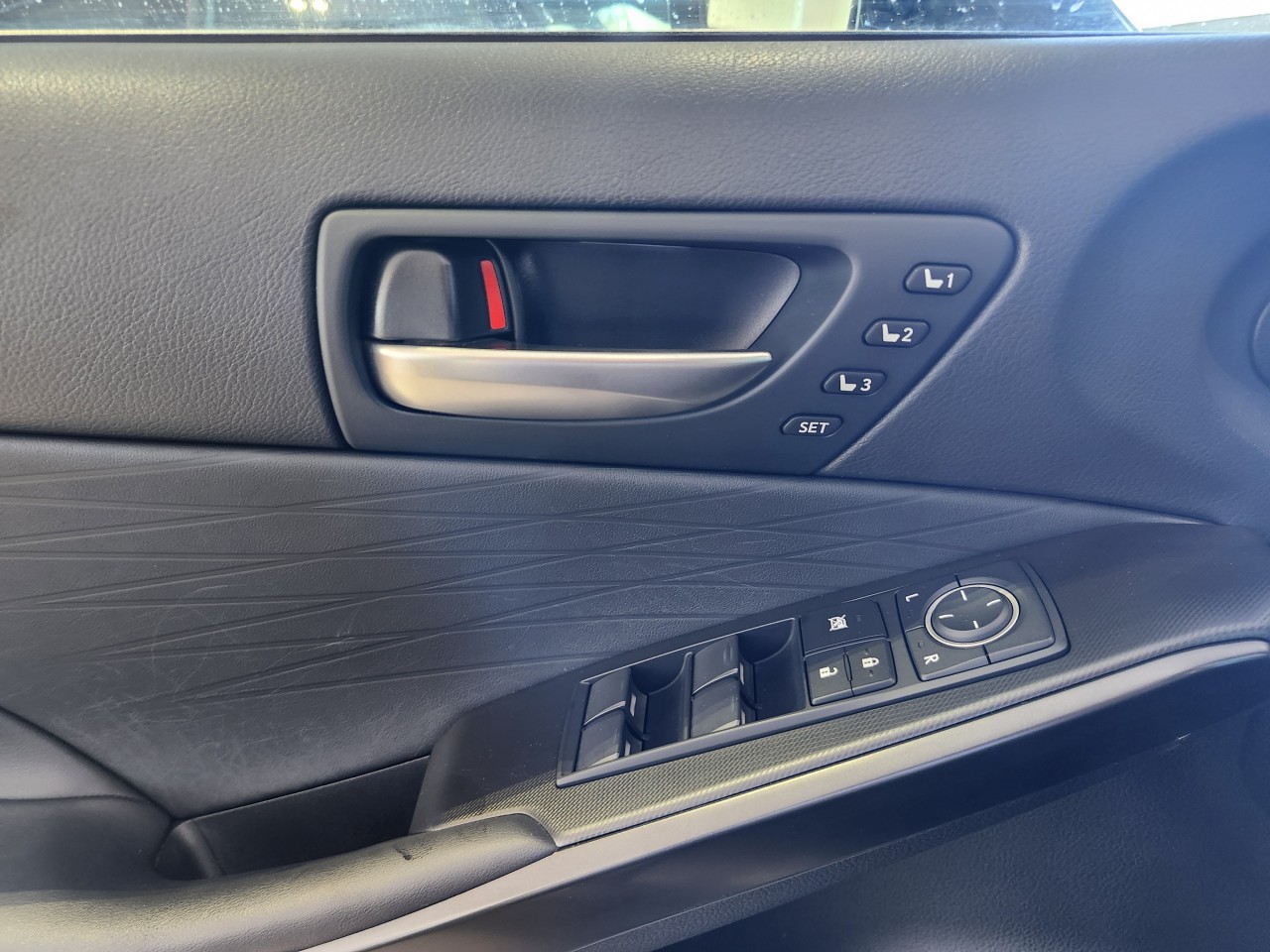 2022 Lexus IS - Image 23