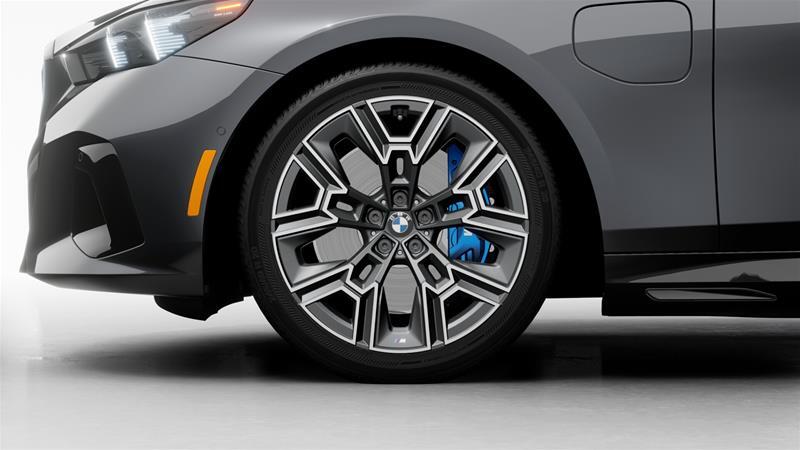 2026 BMW 550e - Image 8