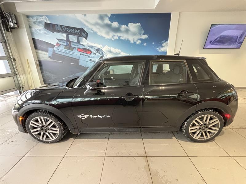 2026 MINI 5 Door - Image 30