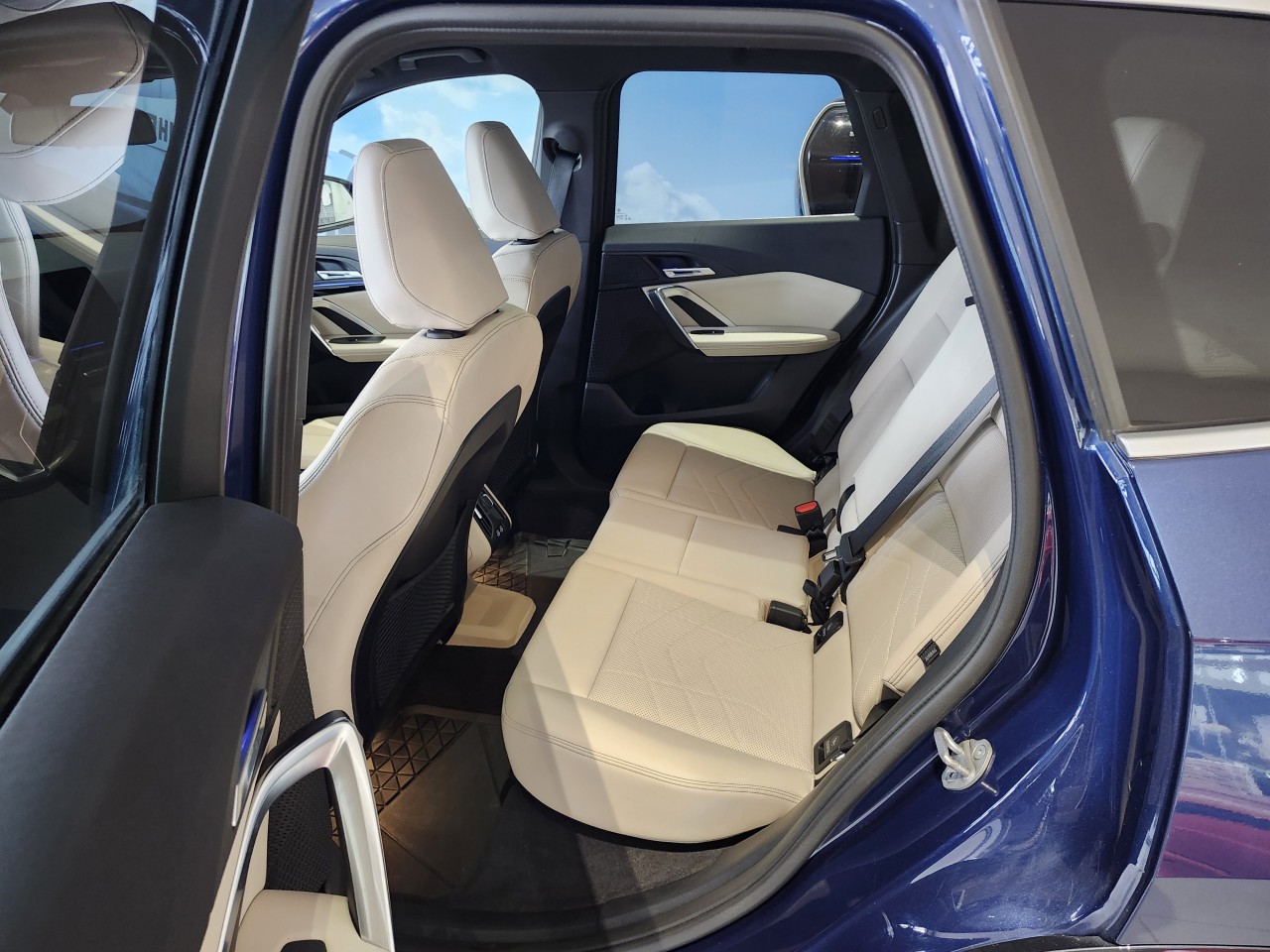 2023 BMW X1 - Image 13