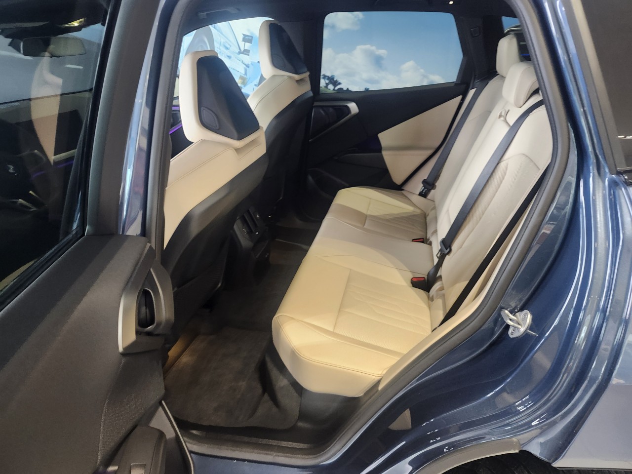 2025 BMW X3 - Image 12