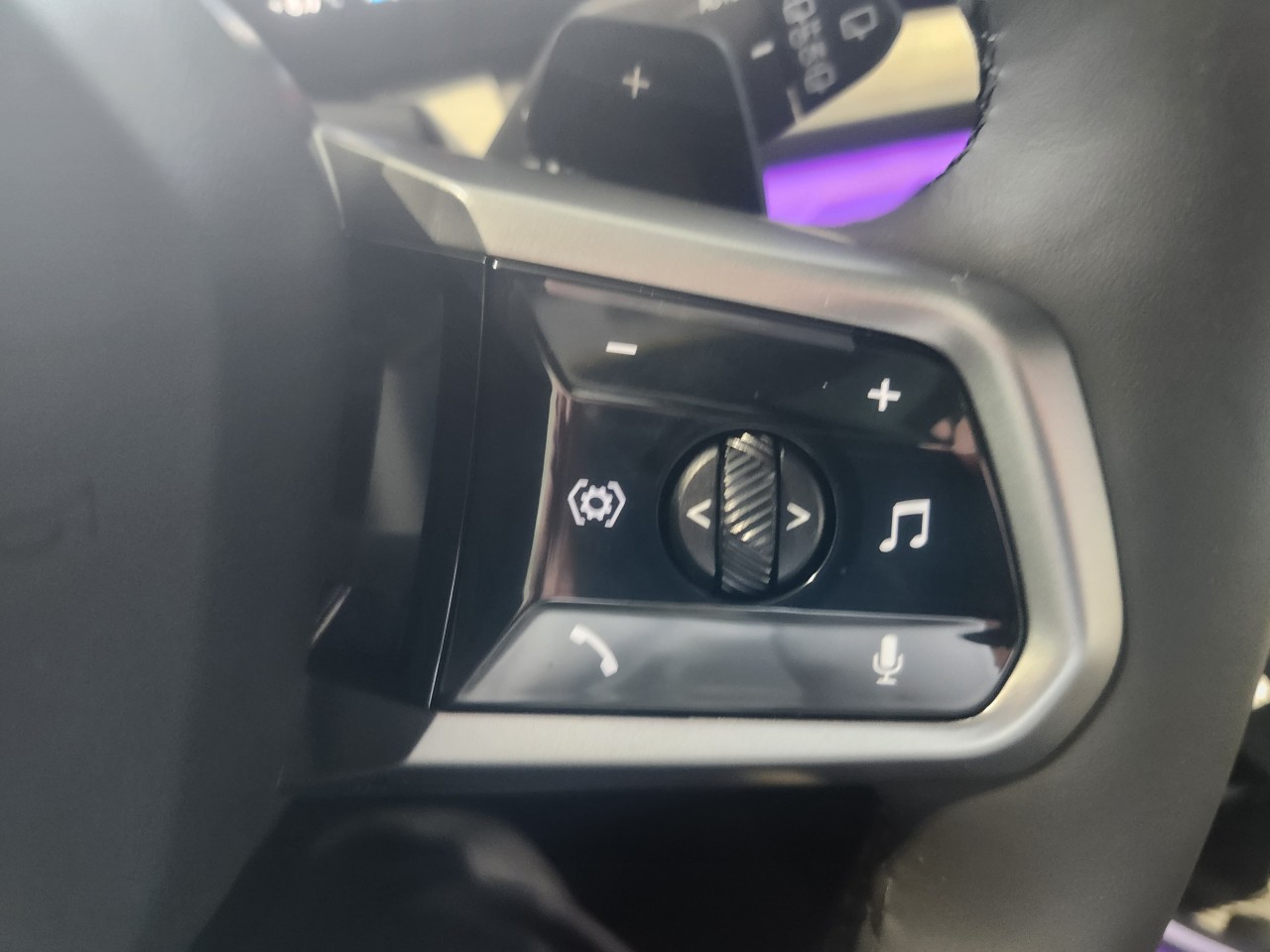 2025 BMW X3 - Image 16