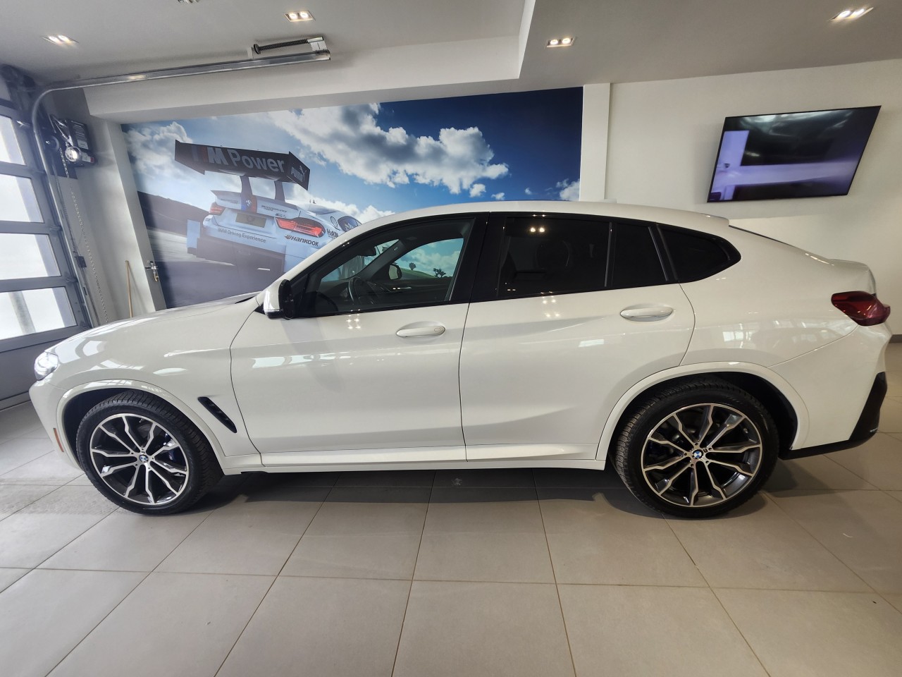 2022 BMW X4 - Image 2