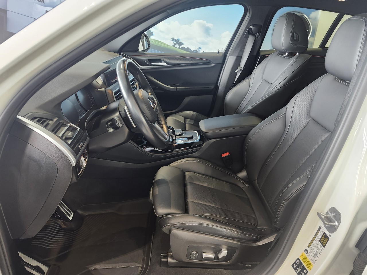 2022 BMW X4 - Image 12