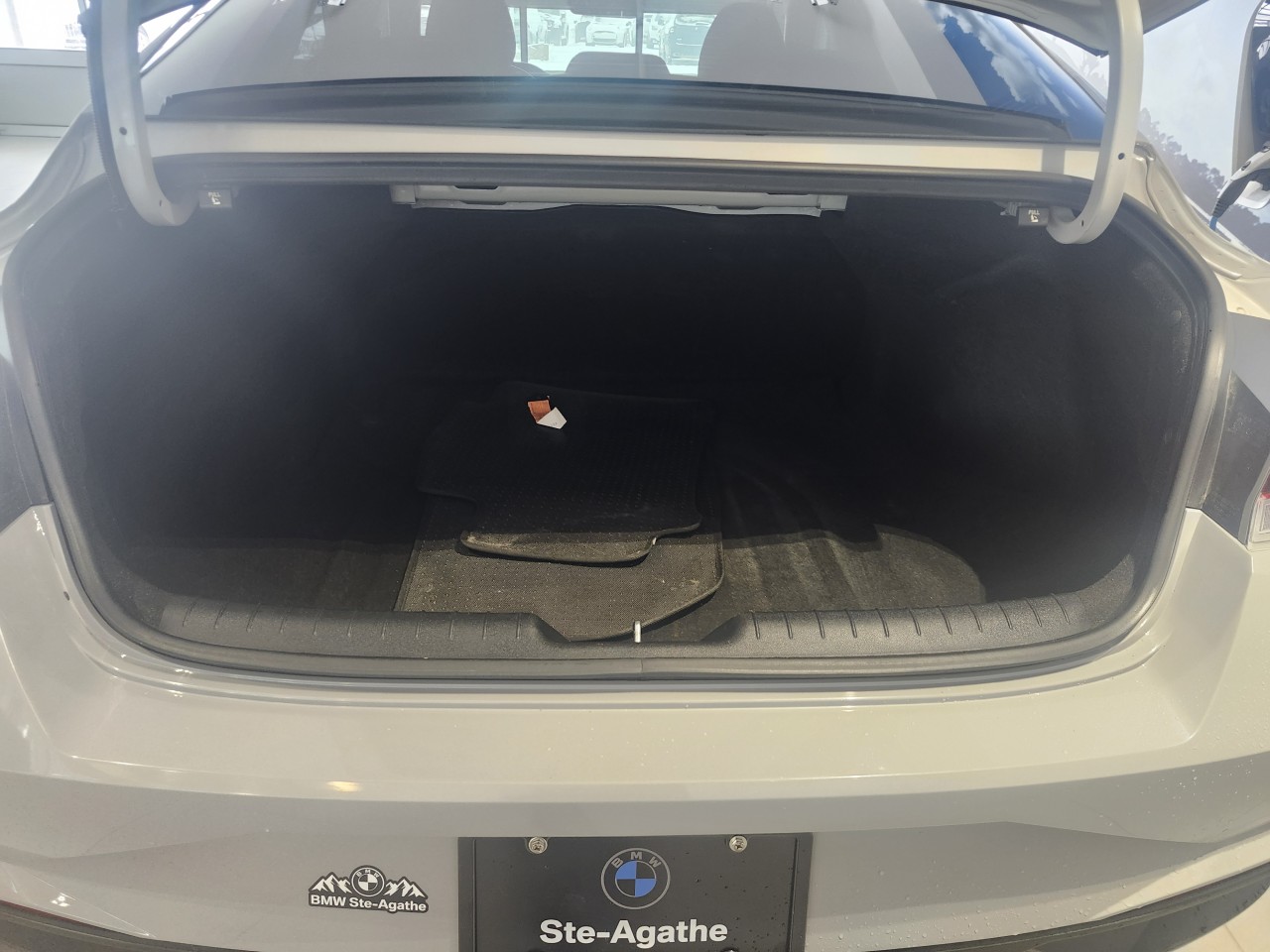 2022 Hyundai Elantra - Image 5