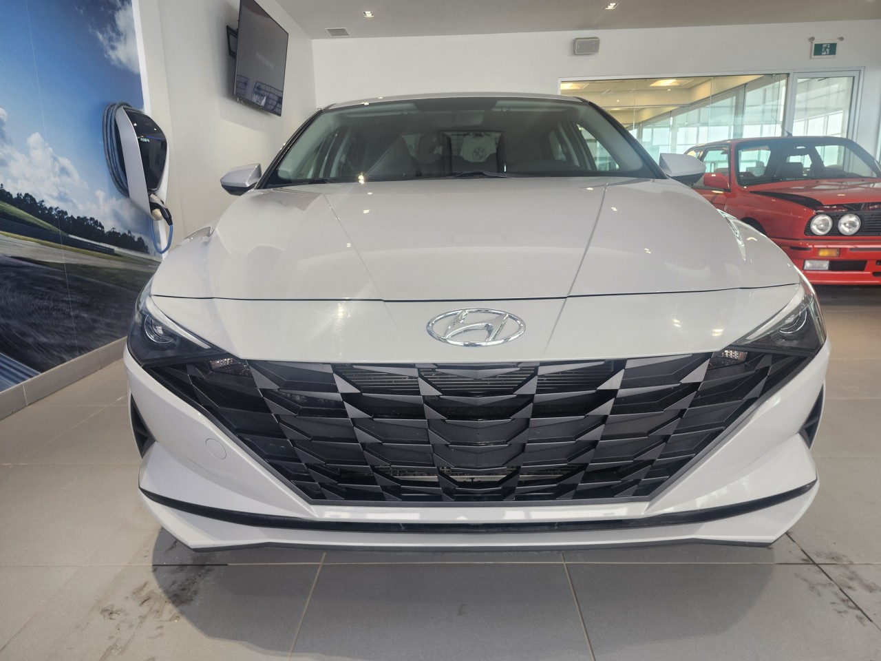 2022 Hyundai Elantra - Image 8