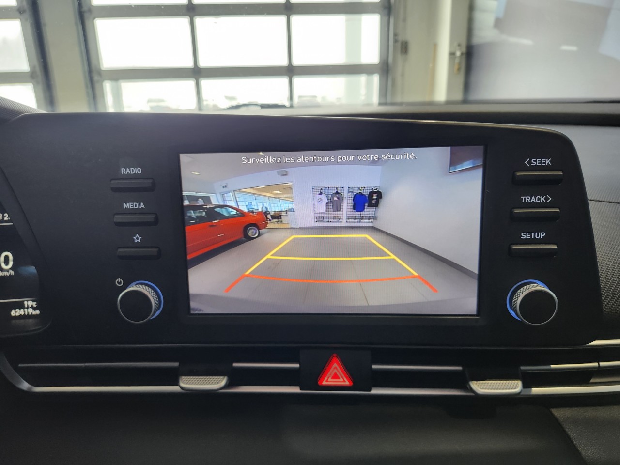 2022 Hyundai Elantra - Image 13