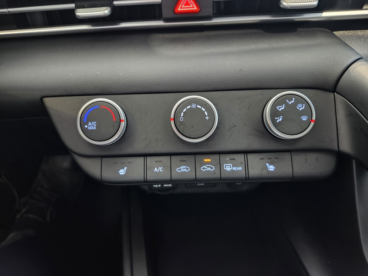 2022 Hyundai Elantra - Image 15