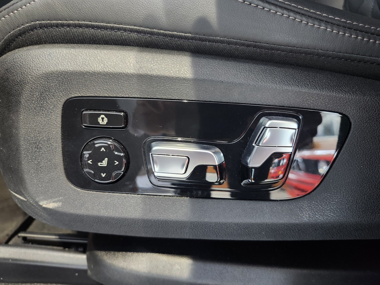 2025 BMW X5 - Image 14