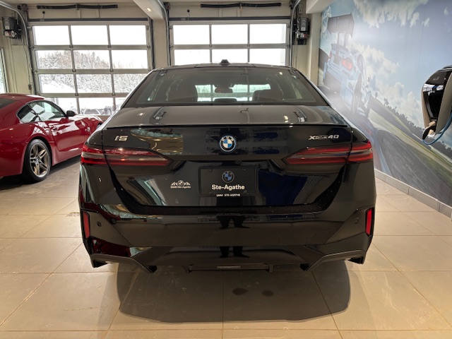 2026 BMW i5 - Image 19