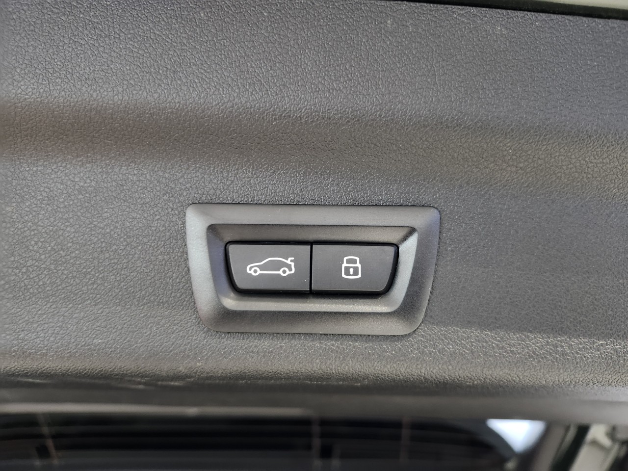 2023 BMW X1 - Image 5