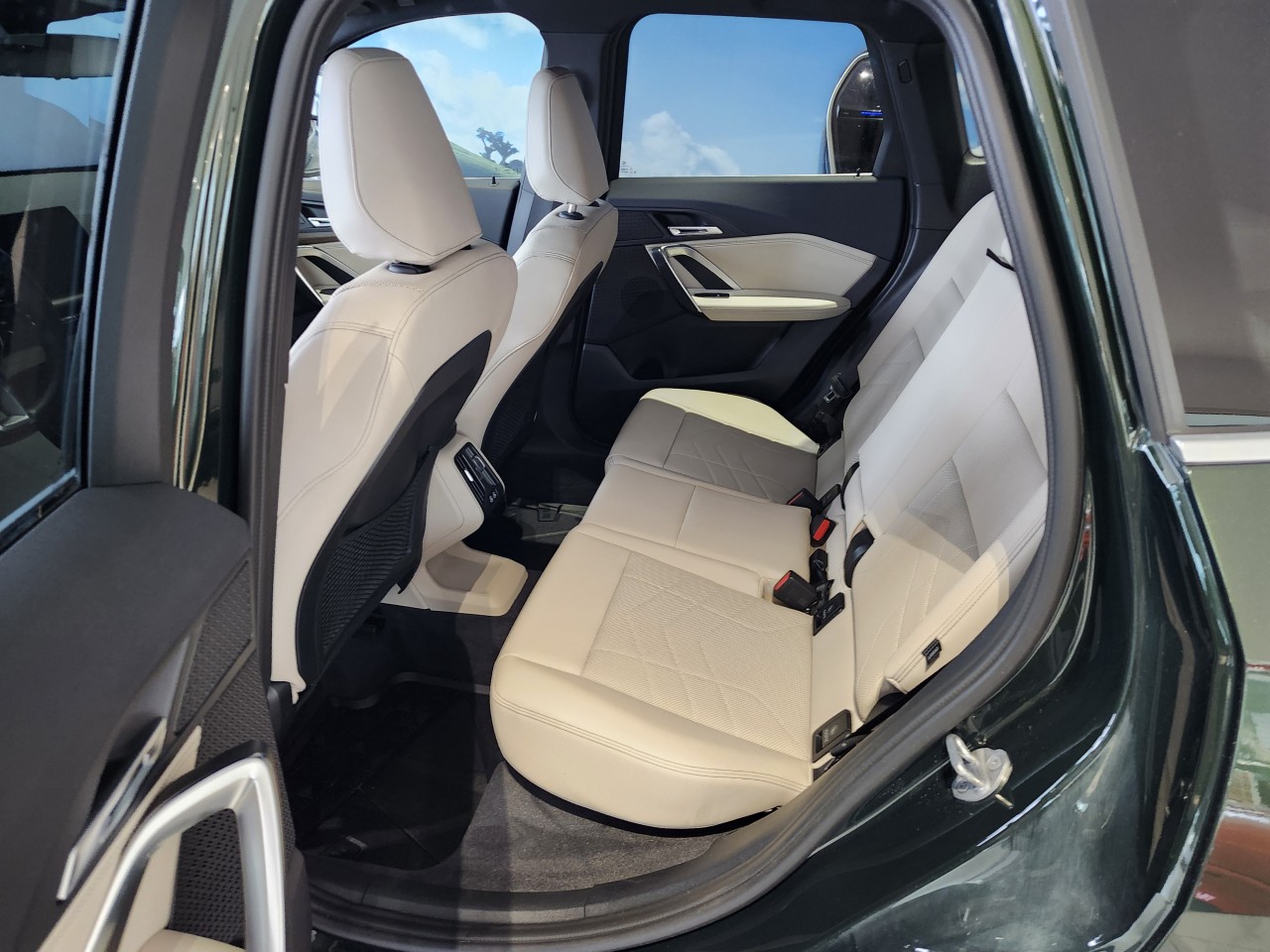 2023 BMW X1 - Image 13