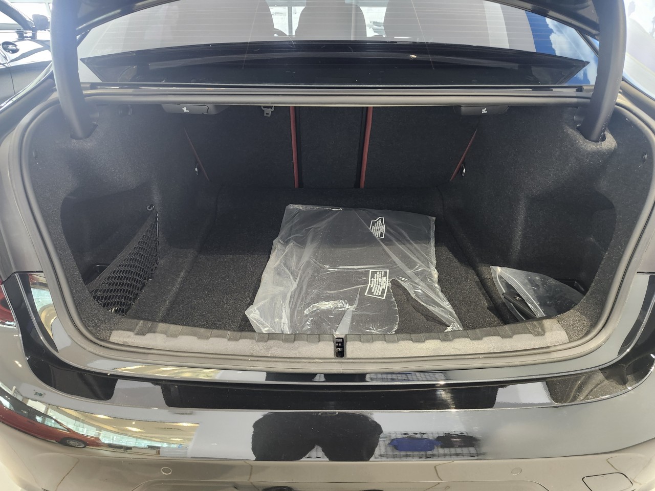 2024 BMW 3 Series - Image 6