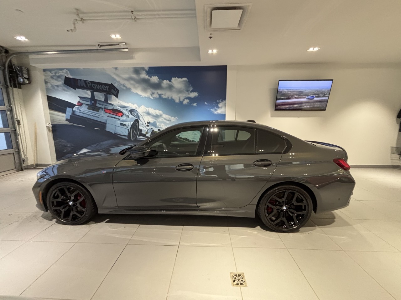 2024 BMW 3 series - Image 2