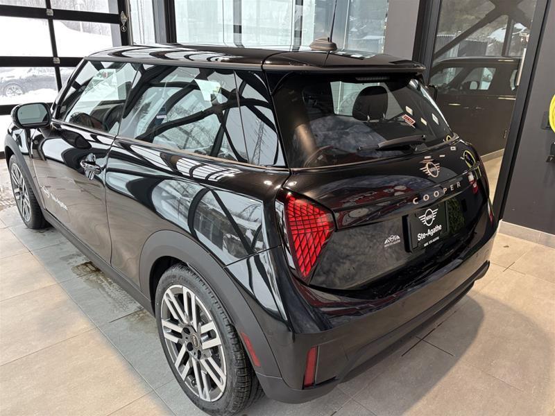 2026 MINI 3 Door - Image 14