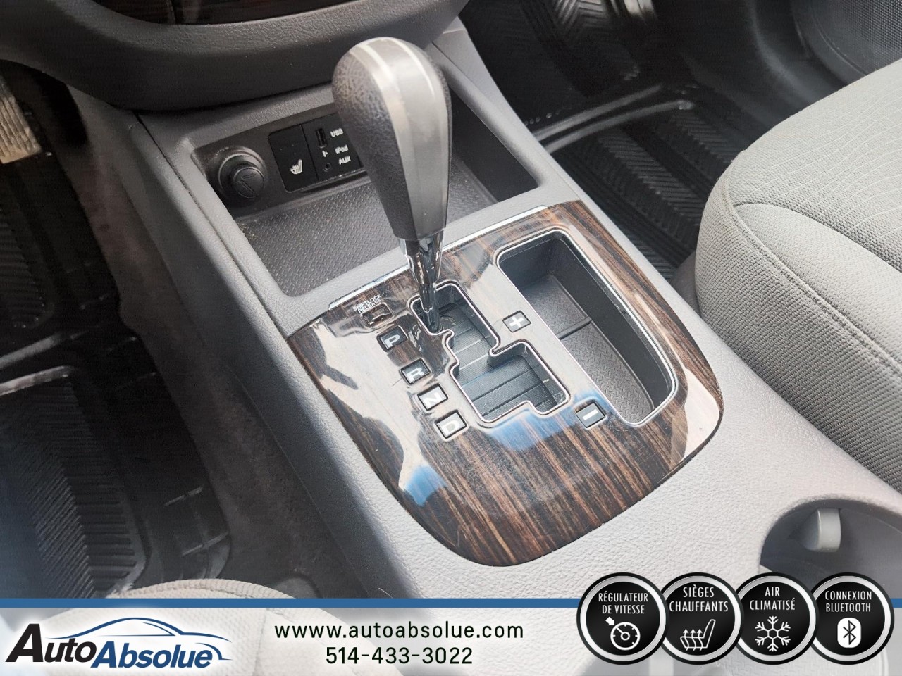 2012 Hyundai Santa Fe - Image 15