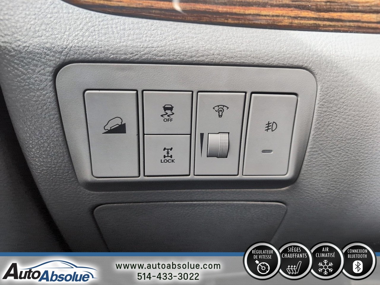 2012 Hyundai Santa Fe - Image 17