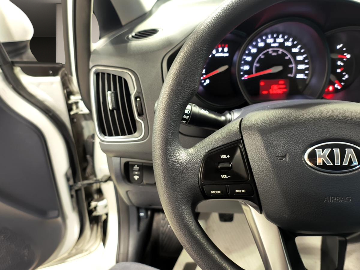 2017 Kia Rio - Image 26