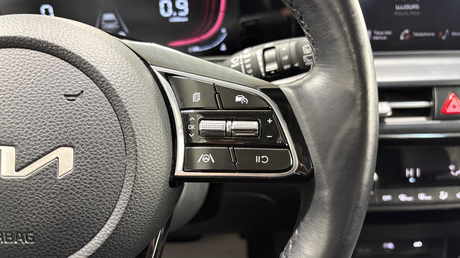 2025 Kia Seltos - Image 35