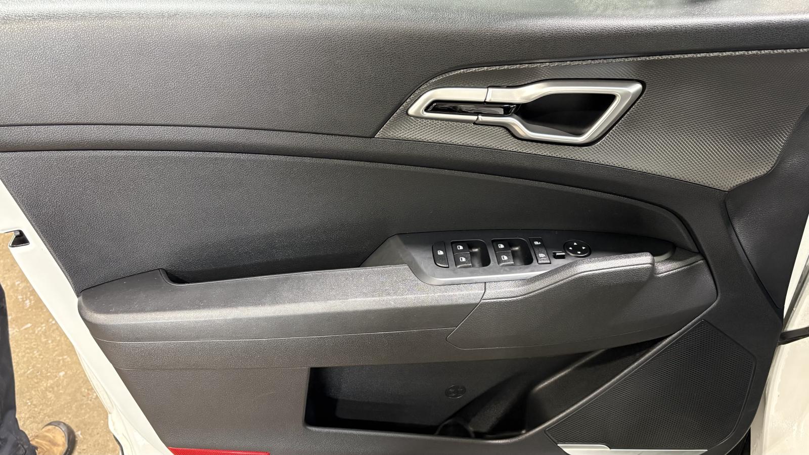 2024 Kia Sportage - Image 16