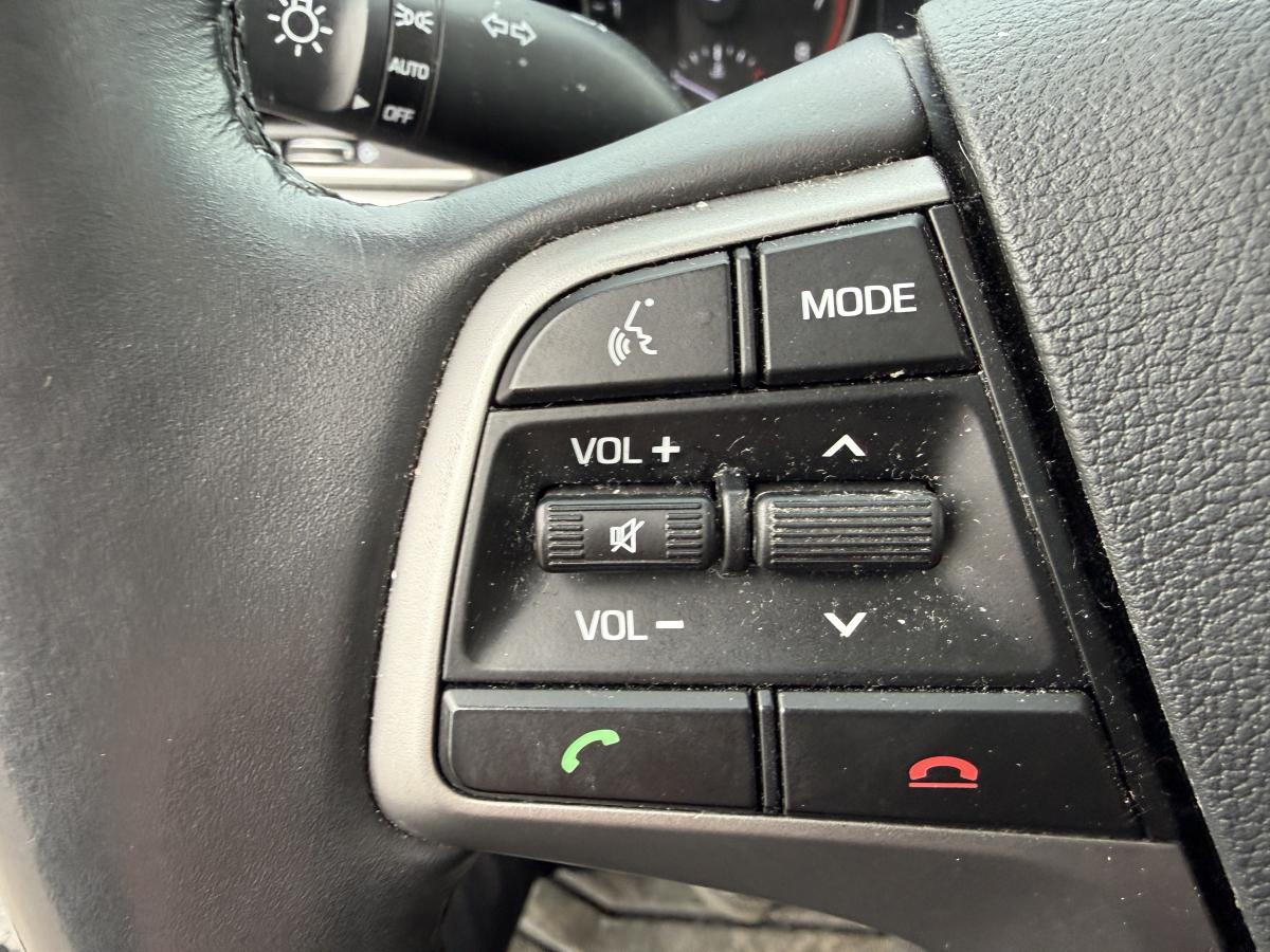 2018 Hyundai Elantra - Image 9