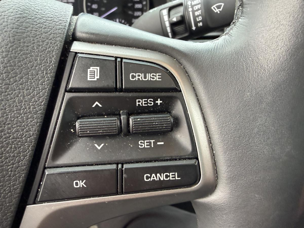 2018 Hyundai Elantra - Image 10