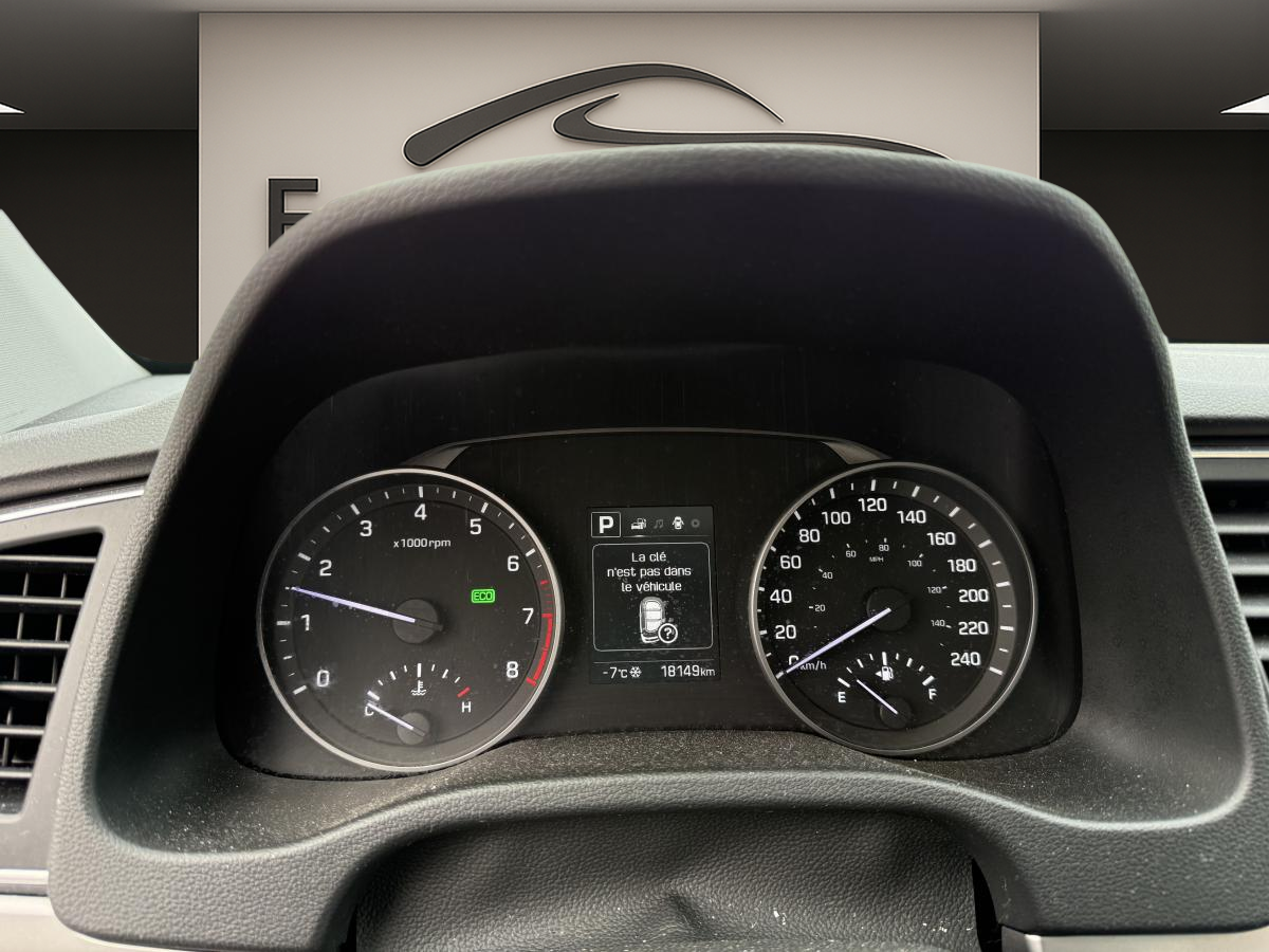 2018 Hyundai Elantra - Image 12