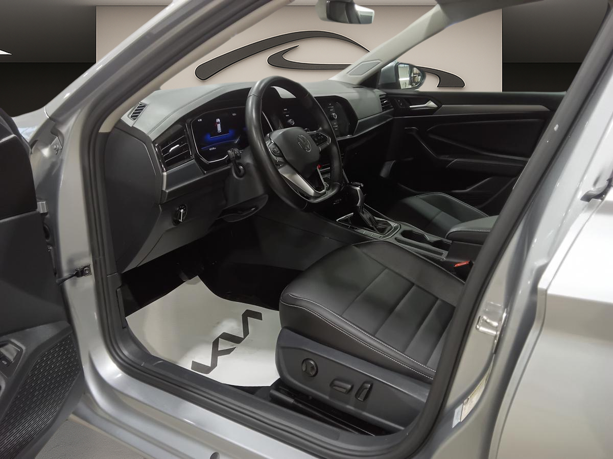 2024 Volkswagen Jetta - Image 4