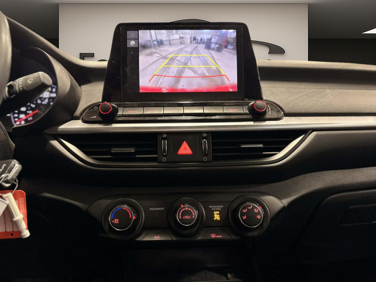 2022 Kia Forte - Image 17