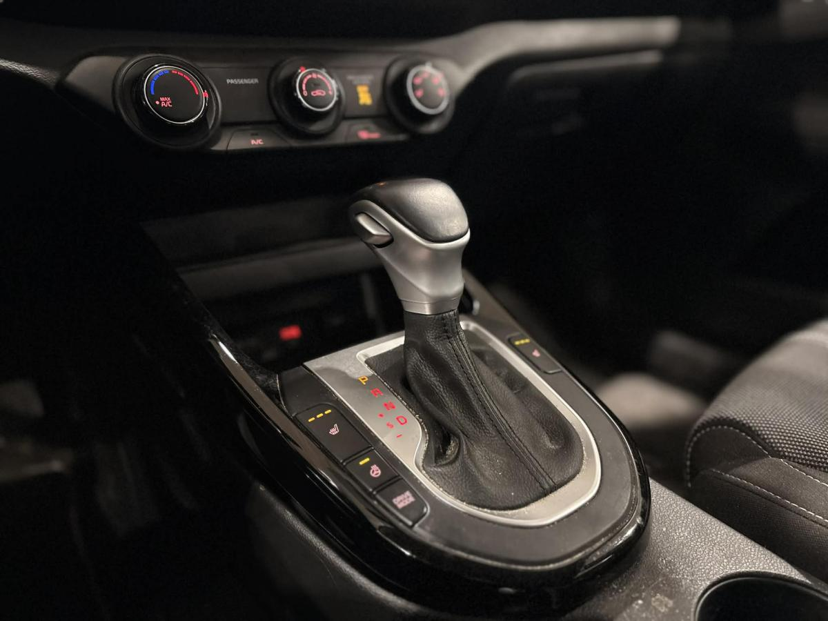 2022 Kia Forte - Image 18