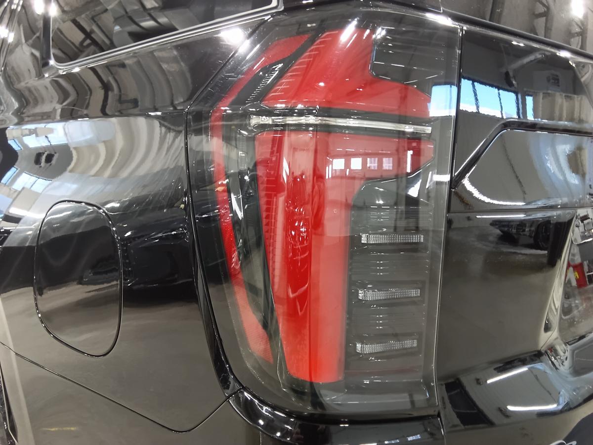 2025 Chevrolet Tahoe - Image 9