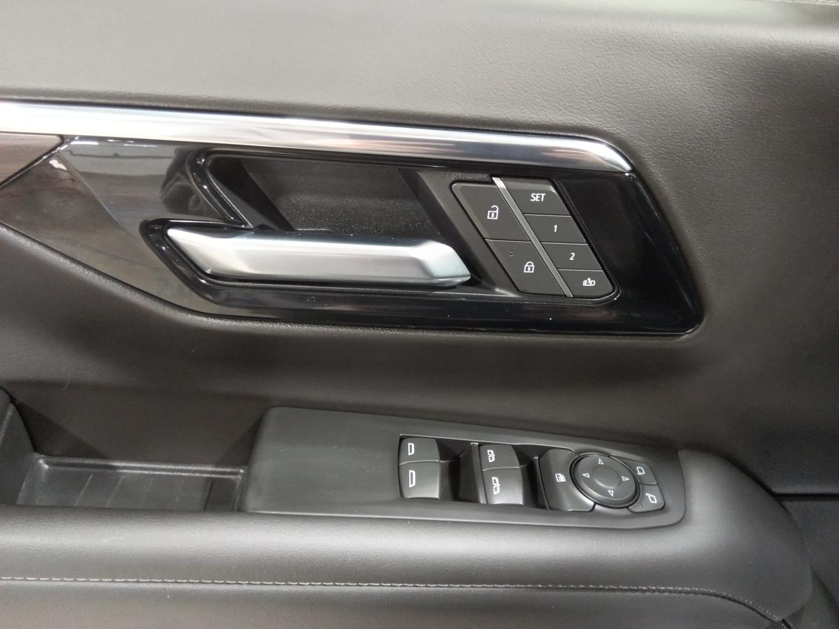 2025 Chevrolet Tahoe - Image 20