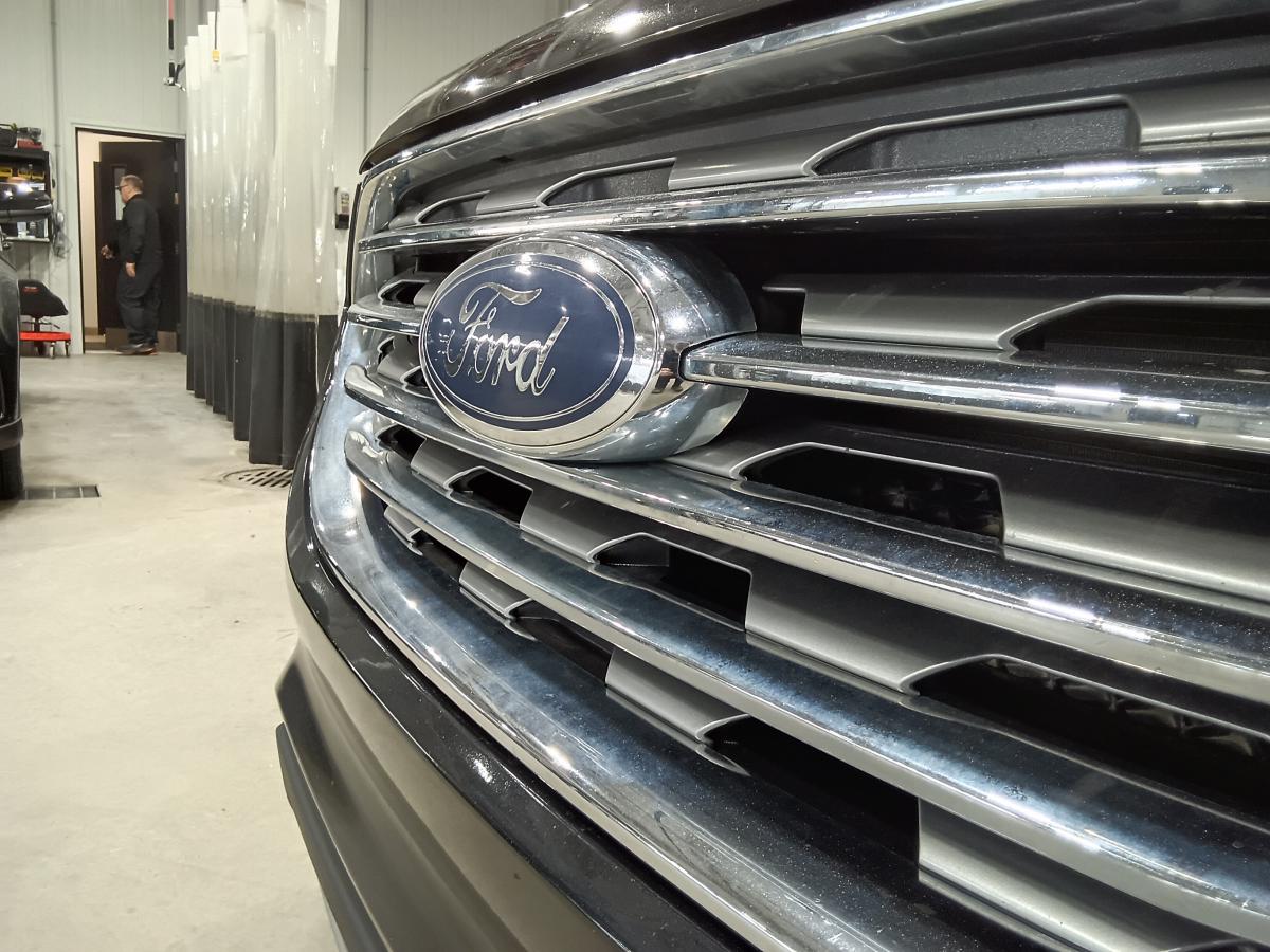 2022 Ford Edge - Image 11