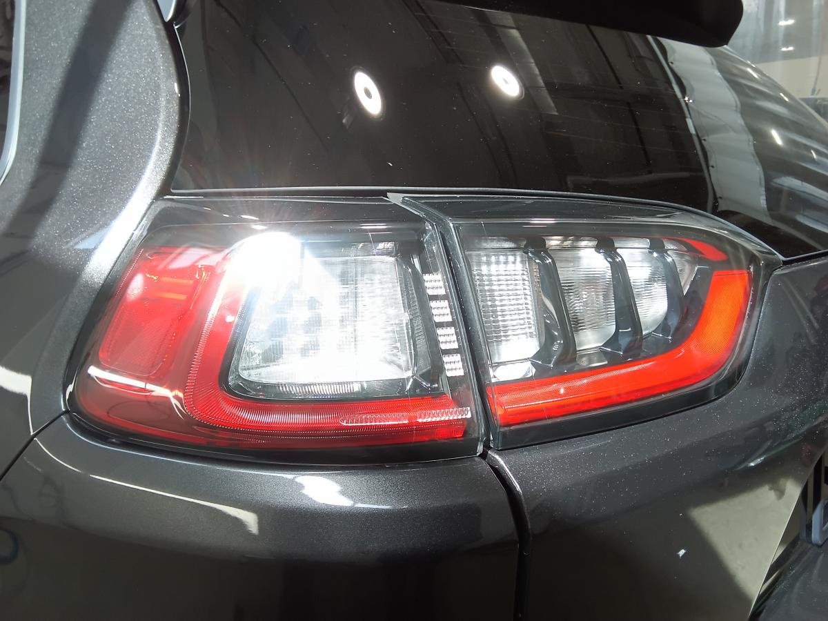 2023 Jeep Cherokee - Image 12