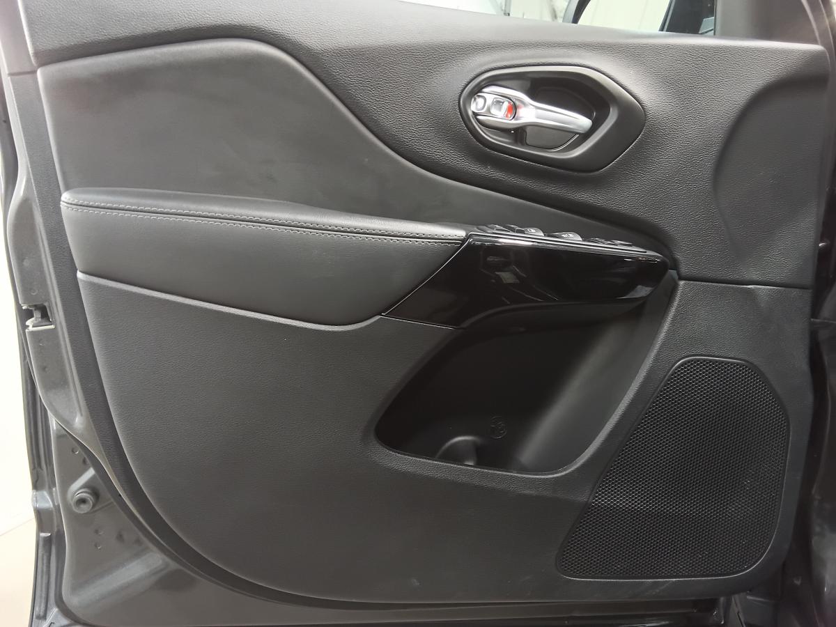 2023 Jeep Cherokee - Image 16