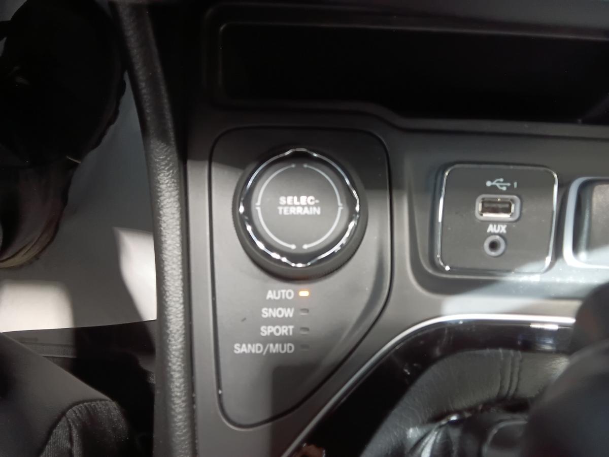 2023 Jeep Cherokee - Image 26