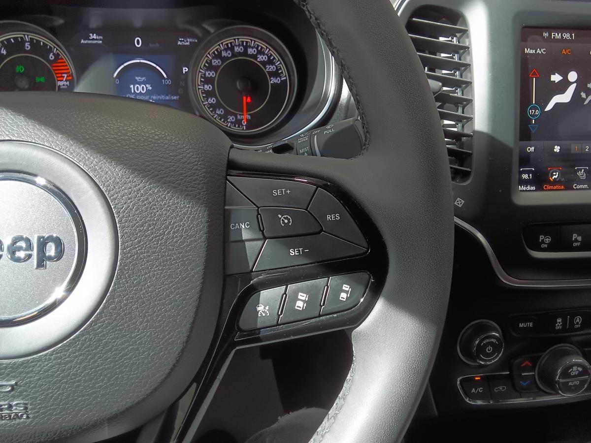 2023 Jeep Cherokee - Image 29