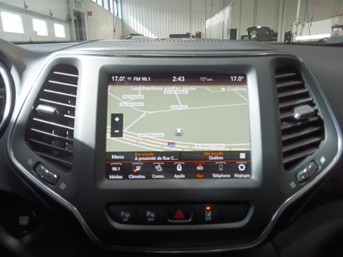 2023 Jeep Cherokee - Image 30