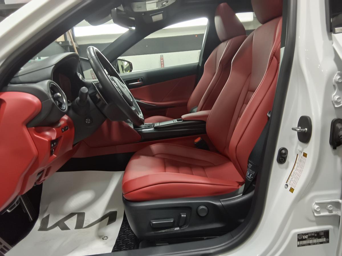 2024 Lexus IS 300 - Image 21