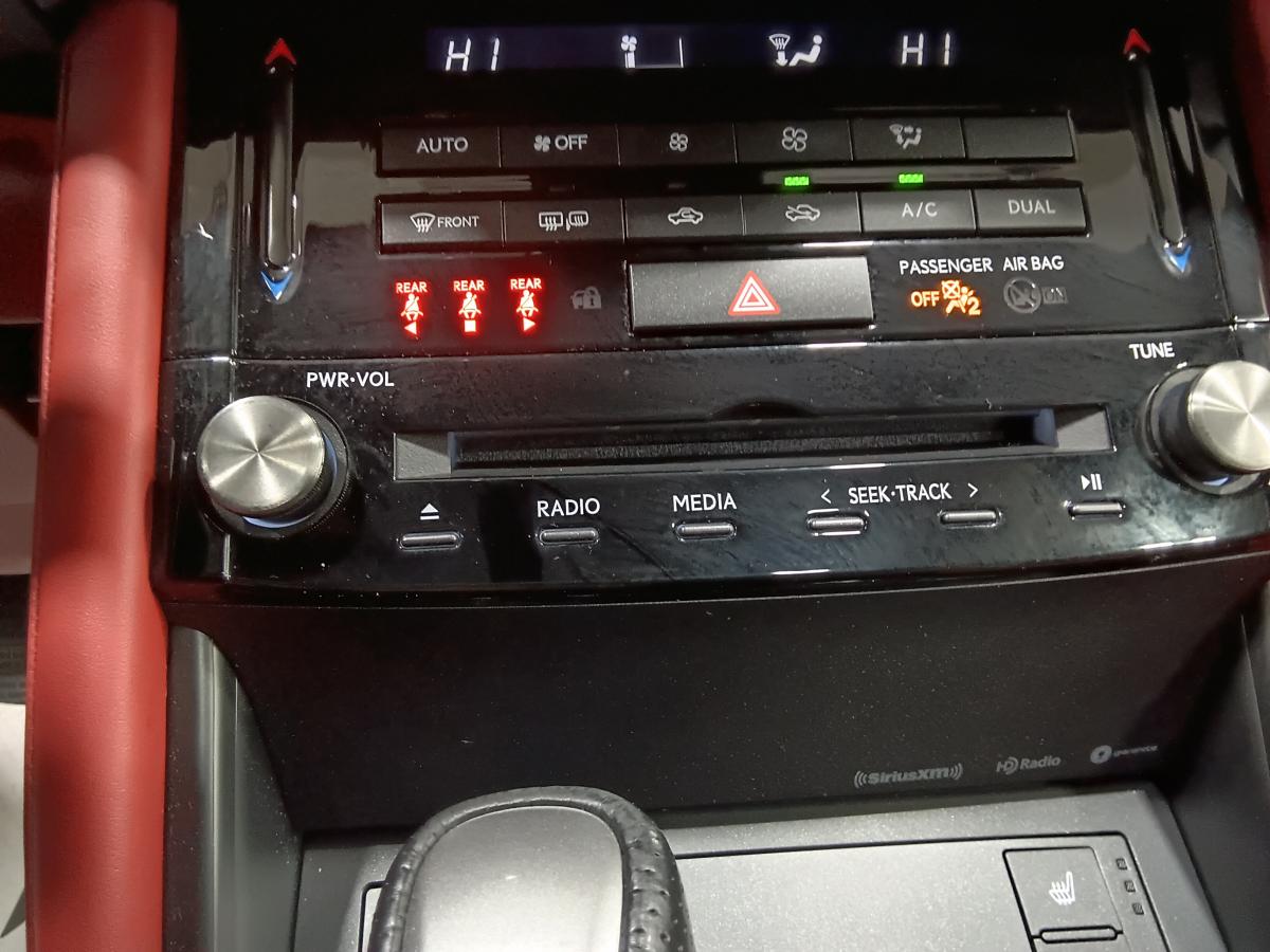 2024 Lexus IS 300 - Image 28