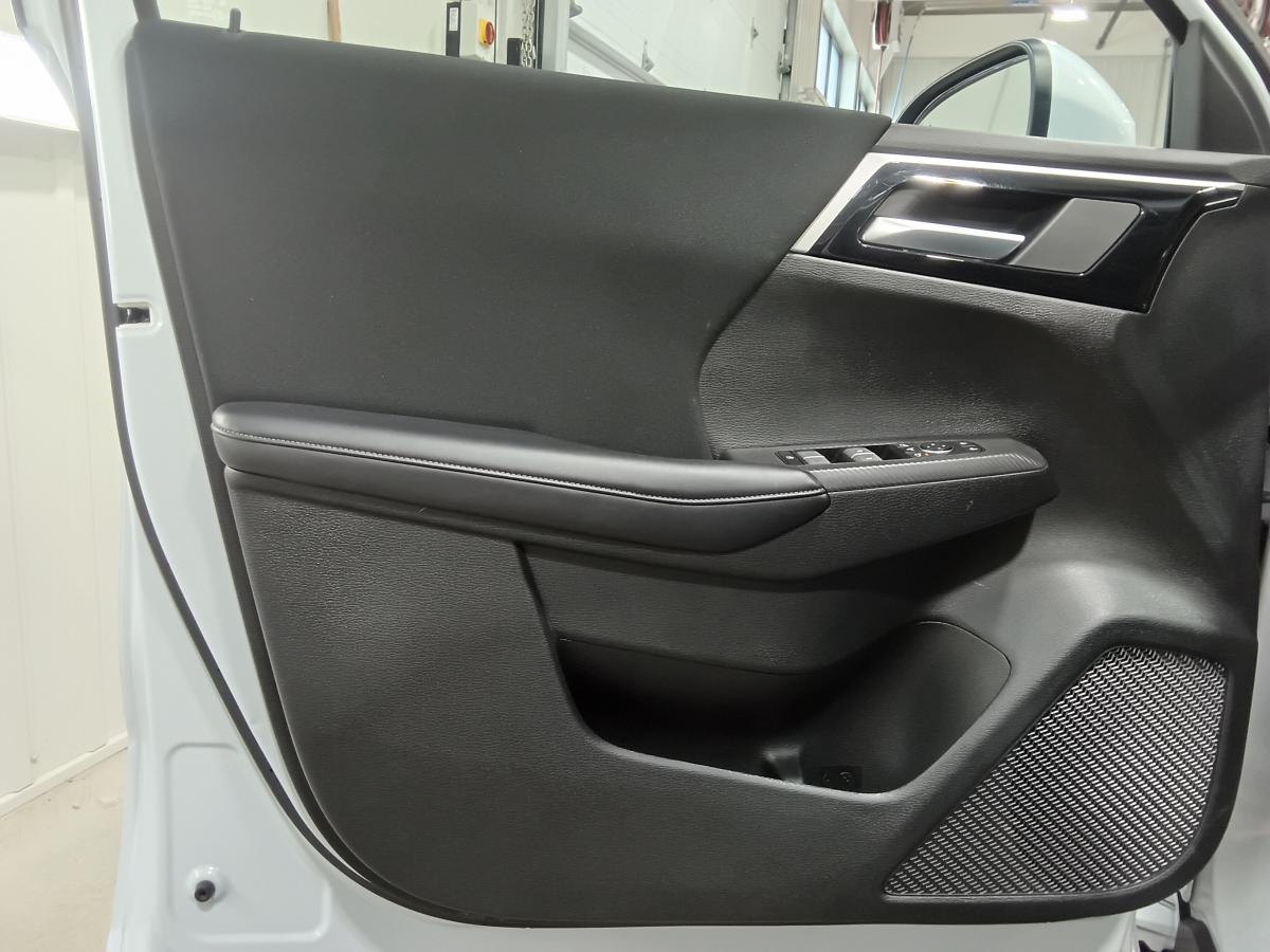 2024 Mitsubishi Outlander - Image 17